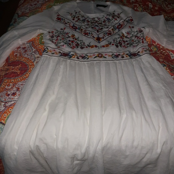 Embroidery dress size large. Fits m/l - Picture 2 of 2